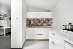 Two-level Apartment with Air Conditioning and Workspace close to the City Center by Noclegi Renters