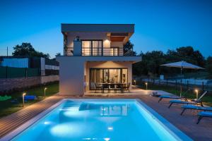 Villa arround Svetvincencenat with heated pool