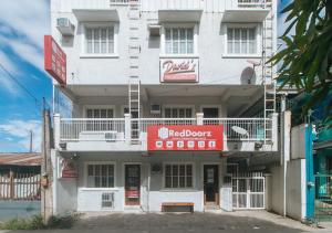 RedDoorz at Davids Travellers Inn Cavite