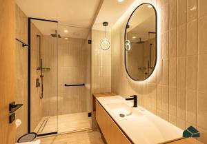 Newly Furnished 1BR with Burj Khalifa View by BMS