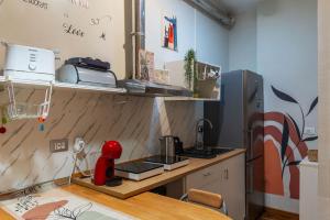 GuestHost - Cozy Apartment Re di Roma Metro Area