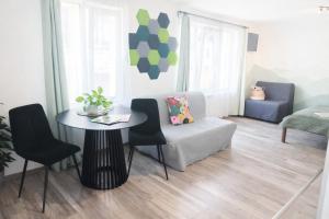 Green Garden & Private Parking Apartments with Playground