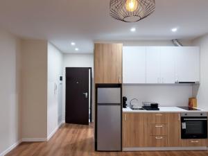 Bright Spacious Studio with Free Parking in Golem by Adesa
