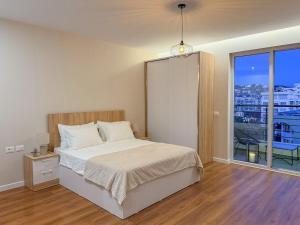 Bright Spacious Studio with Free Parking in Golem by Adesa