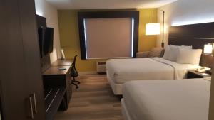 Holiday Inn Express and Suites Chicago West - St Charles, Hotely - Saint Charles