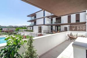 New luxury apartment in Estepona, Costa del Sol - Short walk to the beach, old town & marina