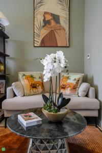 Clever Guest 033 Bella Rose