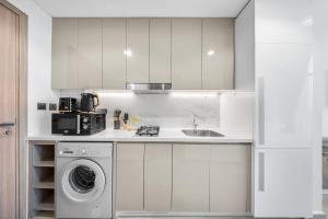 Free housekeeping visits during your stay - StayShort - Contemporary Studio Retreat in Meydan for 2