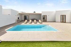 Villa Los Altos Anisa 13A by Escape Home