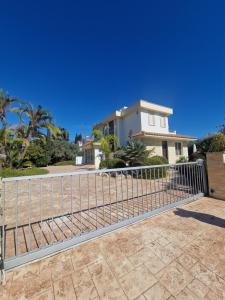Faros Beach Luxury Villa Pervolia
