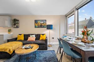 Spacious 2 Bedroom Ocean View Apartment, Brighton City Centre,1 Min Walk to Beach, Sleeps 6, Free Fast WiFi