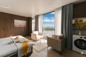 Chic & Stylist Studio Lakeview