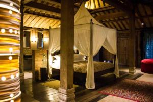 Wahyu wonderful 4Bd villa with huge garden and large pool