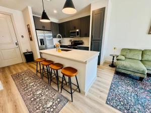 Chic Ground Level 1BR 1BA Luxe Living