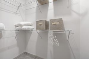 Bright Spacious 2BR 2BA Open Layout