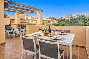 1 bed penthouse apt in Calahonda