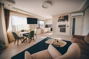 Luxury Apartment Near The Sea