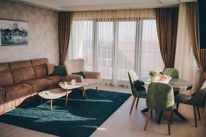 LUXURY APARTAMENT NEAR THE SEA