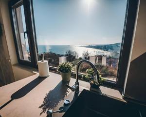 Luxury Apartment Near The Sea
