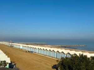 Casa del Sole ,sleep up to 6, 2 bathrooms,1 minute from the beach