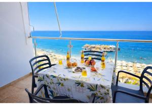 Sea View Two Bedroom Holiday Apartment 101