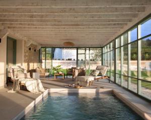 Wishome-Villa de cuento rehabilitada con piscina interior