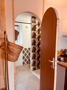 Villa Robs - Appartements tout confort, TV connectée, Haut débit, Localisation idéale - Courts séjours & Affaires