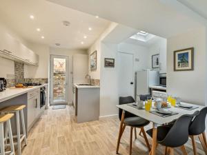 3 Bed in Brixham oc-95361