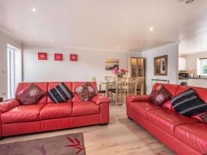 3 Bed in Freshwater East oc-fb277