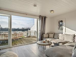 3 Bed in Cirencester oc-95801