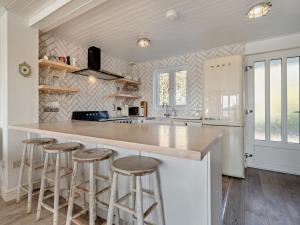 3 Bed in Cirencester oc-95801