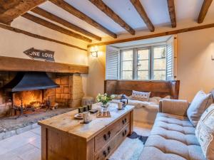 3 Bed in Cheltenham oc-49965