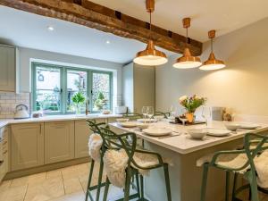 3 Bed in Cheltenham oc-49965