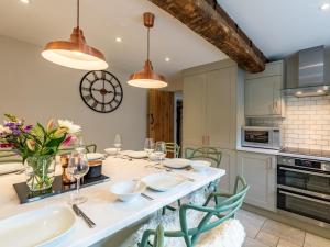 3 Bed in Cheltenham oc-49965