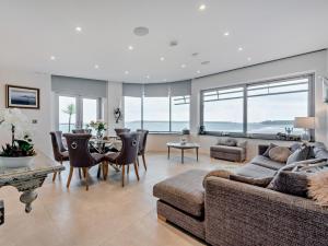 2 Bed in Tenby oc-96239