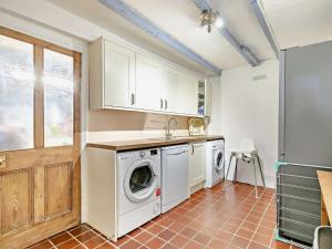 3 Bed in St. Austell oc-83541