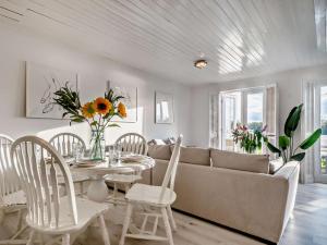 3 Bed in Cirencester oc-93725