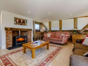 4 Bed in Gloucester oc-60200