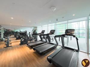 Vogue Vacation Homes, Arjan Skyz by Danube near Miracle Garden, Studio Apartment with Balcony and City View, Access toAmenities