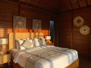 Charming 1BR Wooden Villa Private Pool & Sunset View