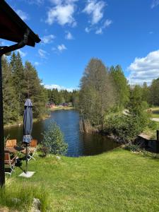 Historiskt, mysigt boende med sjöutsikt i underbar miljö