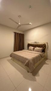 Modern 1BR 2-Min Walk to Al Araimi Boulevard