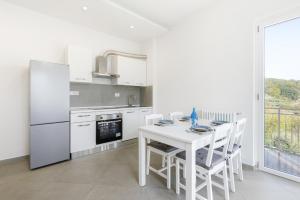 Hostdomus - Sunrise Platinum Sea View - Finale Ligure
