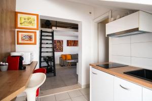 Adriatic Gallery Apartment by DuHomes