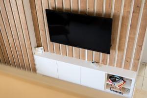 Adriatic Gallery Apartment by DuHomes