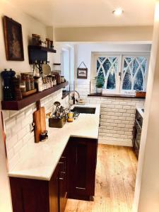 Notting Hill dream experience, with private GARDEN- 5 min to Portobello