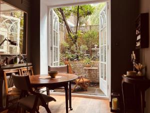 Notting Hill dream experience, with private GARDEN- 5 min to Portobello