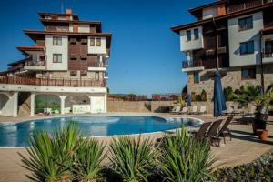 Апартамент Галатея 401 с уникална гледка и басейн