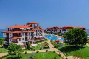 Апартамент Галатея 401 с уникална гледка и басейн