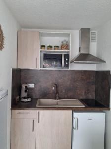 Studio Grazel jardin ensoleillé avec piscine et clim classé 1 étoile